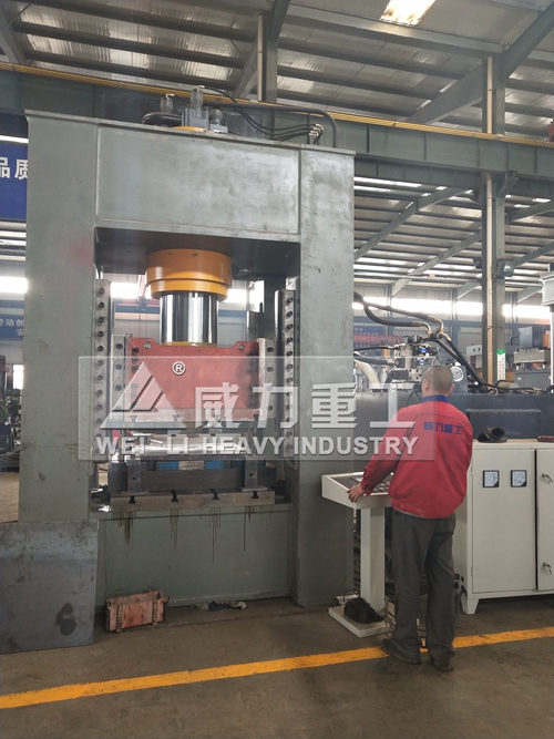 500噸液壓沖床試壓