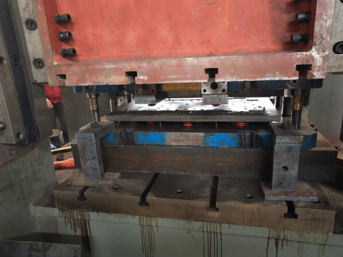 500噸框架式液壓沖床配套模具