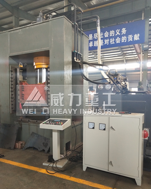 500噸框架式液壓沖床側(cè)視圖