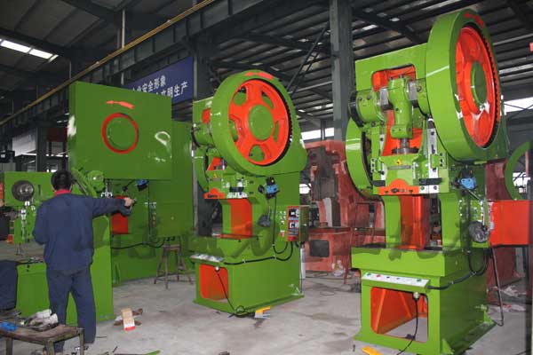 100噸沖床車間實物圖