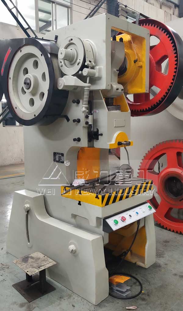 山東沖床車間實物圖