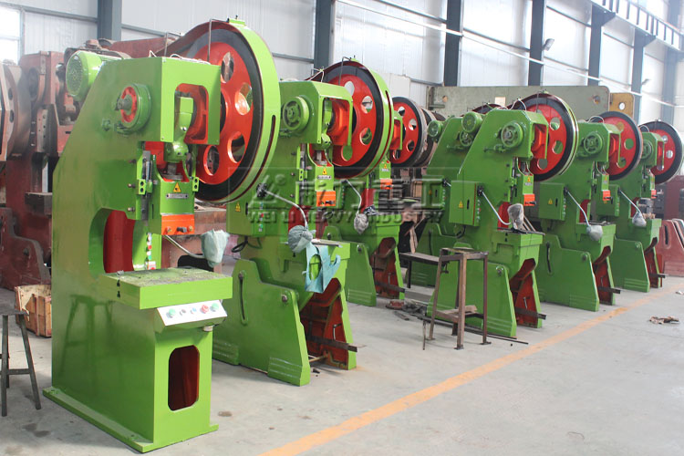 圖為山東威力重工多臺沖床-沖壓機床生產車間